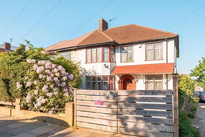 5 Bedroom Semi-Detached House For Sale In Gallants Farm Road, East Barnet, EN4