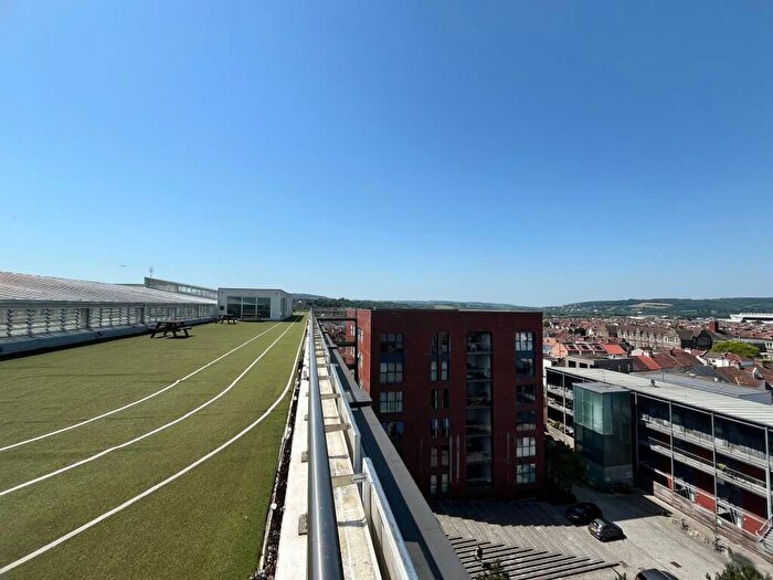 2 Bedroom Flat For Sale In Skypark Road, Bedminster, Bristol, BS3