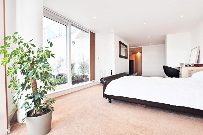 2 Bedroom Apartment To Rent In Crews Street, London, E14