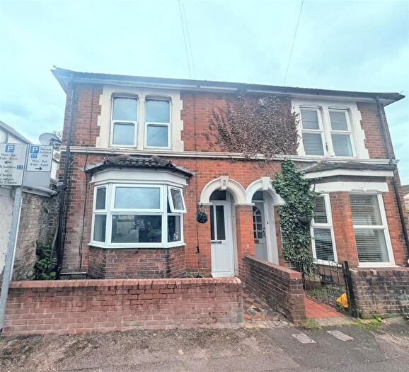 3 Bedroom Semi-Detached House For Sale In Grantham Road, Eastleigh, SO50