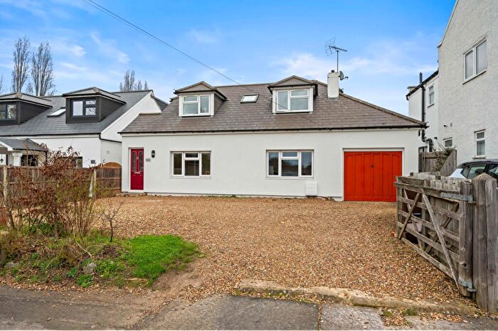 4 Bedroom Detached Bungalow For Sale In Lincoln Road, Worcester Park, KT4