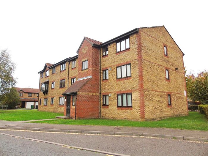 2 Bedroom Flat To Rent In Crusader Way, Watford, WD18