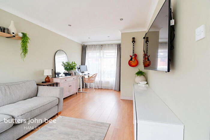 3 Bedroom Semi-Detached House For Sale In Stoke-On-Trent, ST2
