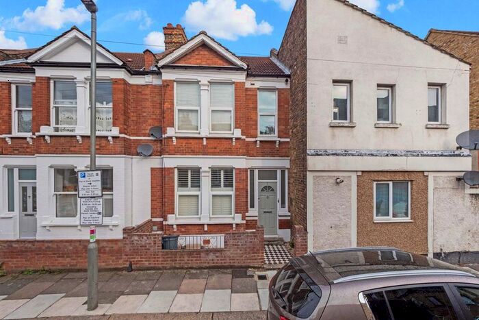 2 Bedroom Flat To Rent In Rostella Road, London, SW17