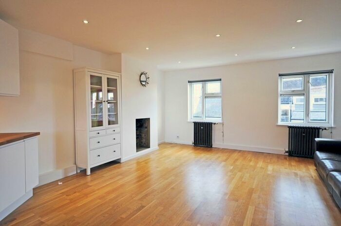 3 Bedroom Maisonette To Rent In Avondale House, Mortlake High Street, London, SW14
