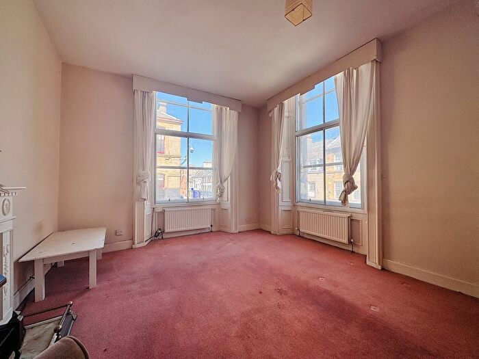 2 Bedroom Flat To Rent In Princes Street, Perth, PH2
