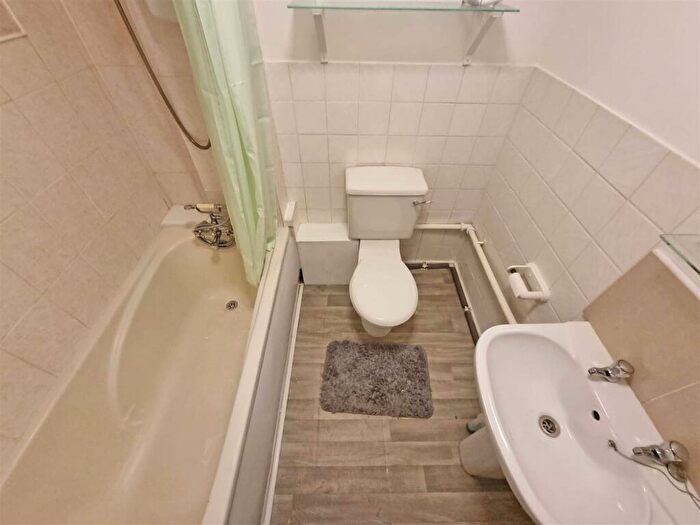 1 Bedroom Flat For Sale In Blossomfield Close, Birmingham, B38