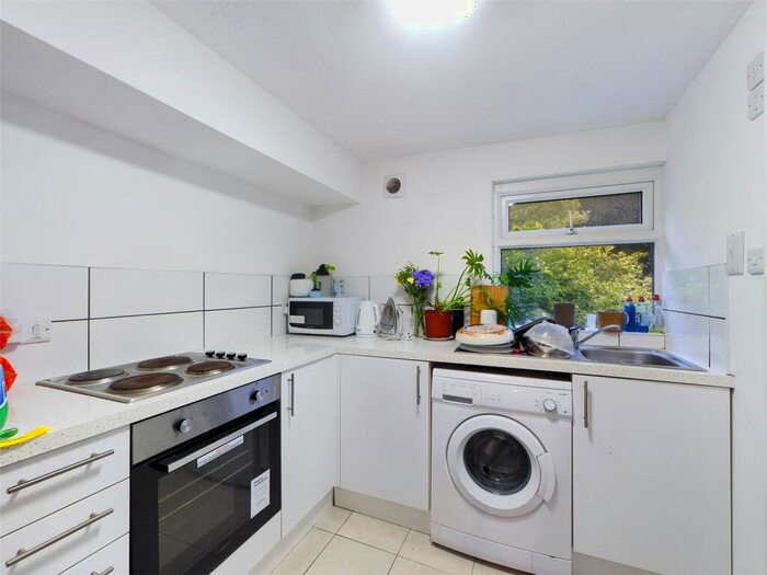 Apartment To Rent In New England Road, Brighton, East Sussex, BN1