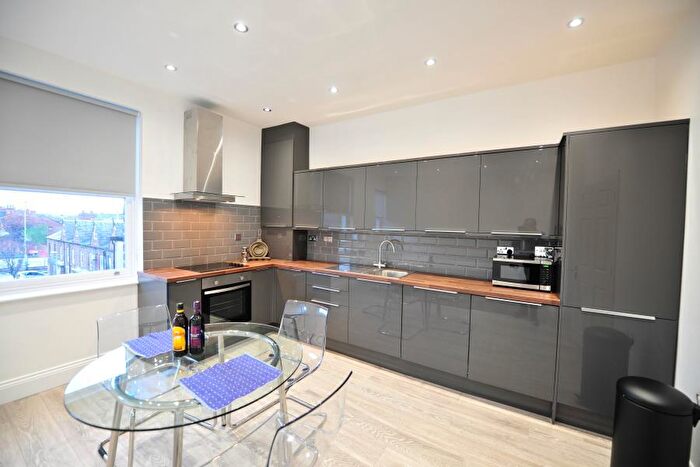 3 Bedroom Apartment To Rent In Blenheim Terrace, University, Leeds, LS2