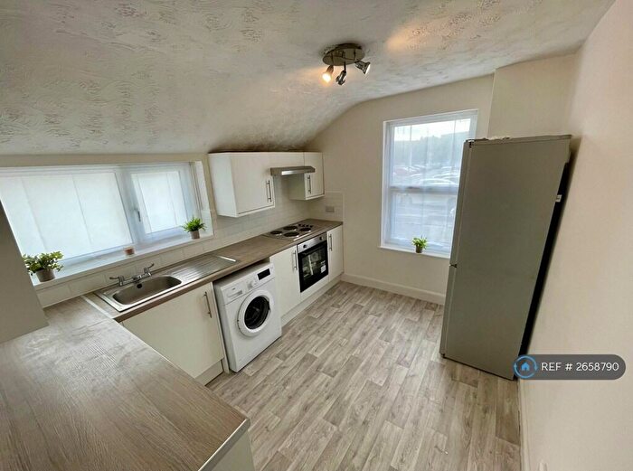 2 Bedroom Flat To Rent In Grosvenor Street, Blackpool, FY1