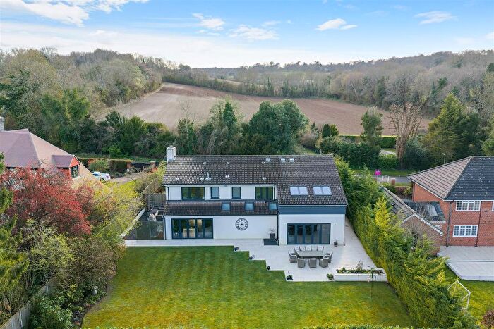 5 Bedroom Detached House For Sale In Garden Walk, Coulsdon, CR5