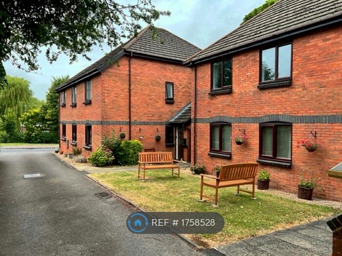 1 Bedroom Flat To Rent In Peel Court, Princes Risborough, HP27