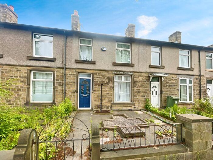 4 Bedroom Terraced House To Rent In Broad Lane, Huddersfield, West Yorkshire, HD5