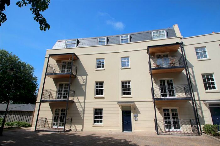 1 Bedroom Apartment To Rent In Mount Wise Crescent, Mount Wise, PL1