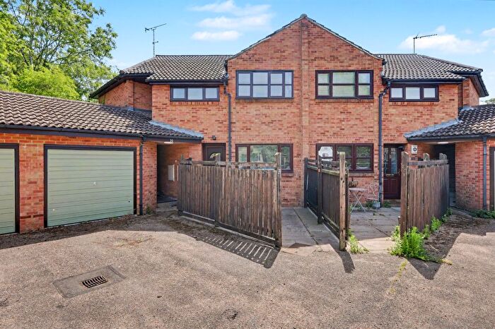 1 Bedroom Maisonette For Sale In Courtney Park Road, Langdon Hills, Basildon, SS16