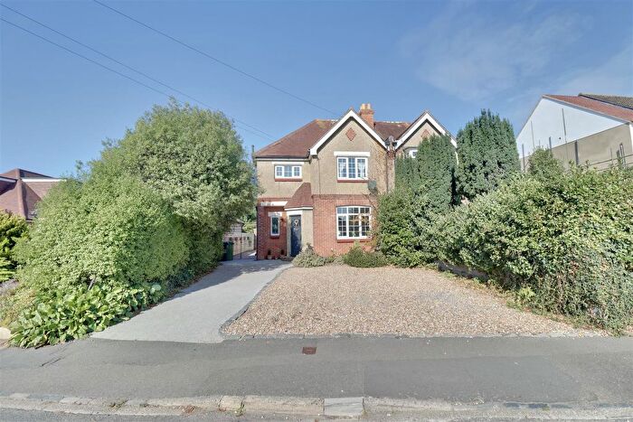 3 Bedroom Semi-Detached House For Sale In Court Lane, Portsmouth, PO6