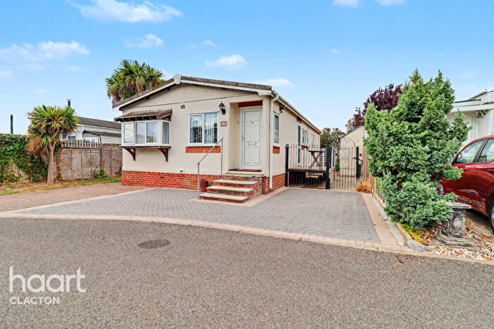 2 Bedroom Bungalow For Sale In St Osyth Road East, Clacton-On-Sea, CO16