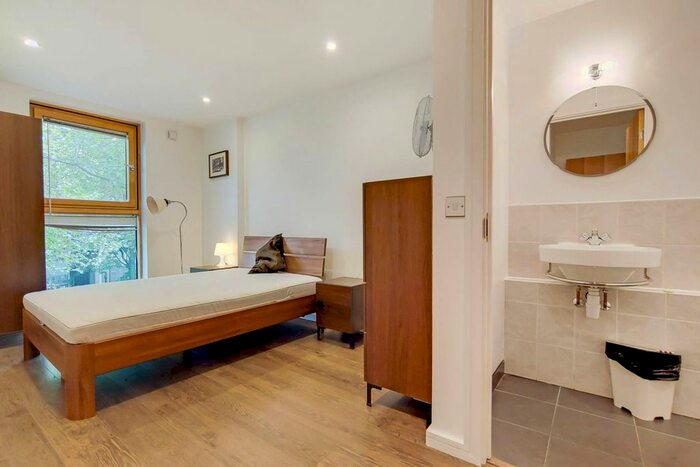 1 Bedroom Flat To Rent In Borough Road, Borough, London, SE1