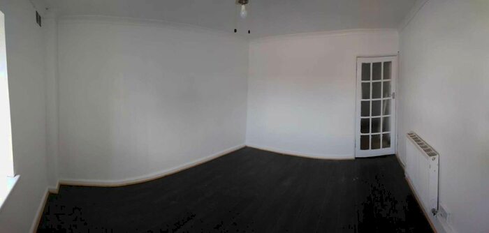 2 Bedroom Flat To Rent In High Street South, London E6