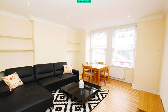 2 Bedroom Flat To Rent In Theatre Street, London, SW11