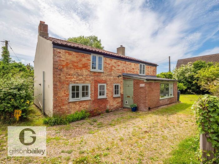 3 Bedroom Cottage For Sale In Pack Lane, Lingwood, NR13