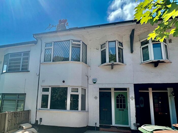 2 Bedroom Flat To Rent In Forest Side, Chingford, E4