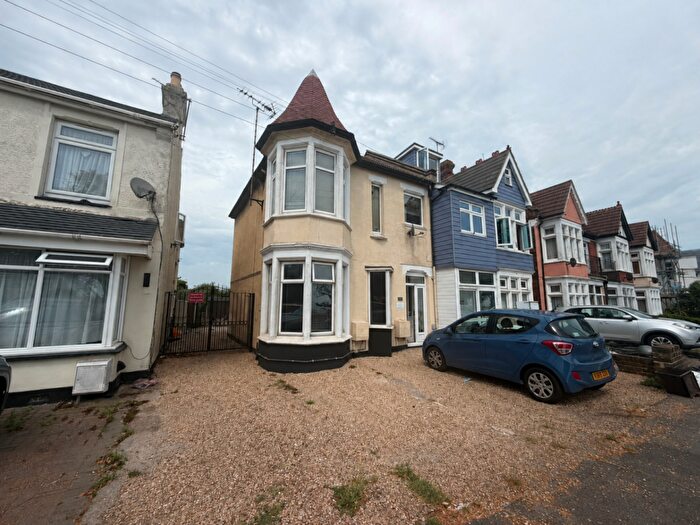 2 Bedroom Flat To Rent In London Road, Hadleigh, SS7