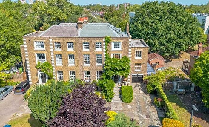 6 Bedroom Property For Sale In Friars Lawn, Norwood Green, Southall, UB2