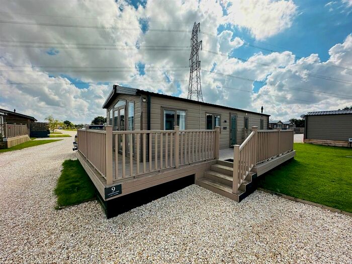 2 Bedroom Mobile/park Home For Sale In Street Lane, Willitoft, Goole, DN14