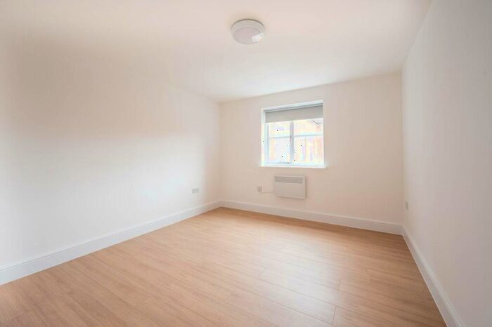 2 Bedroom Flat To Rent In Otter Close, Stratford, London, E15
