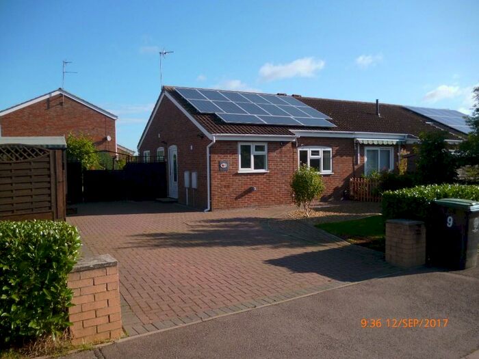 2 Bedroom Bungalow To Rent In Mcinness Way, Raunds, NN9