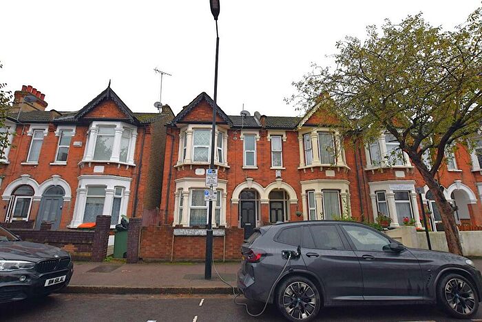3 Bedroom Flat To Rent In Central Park Road, London, E6