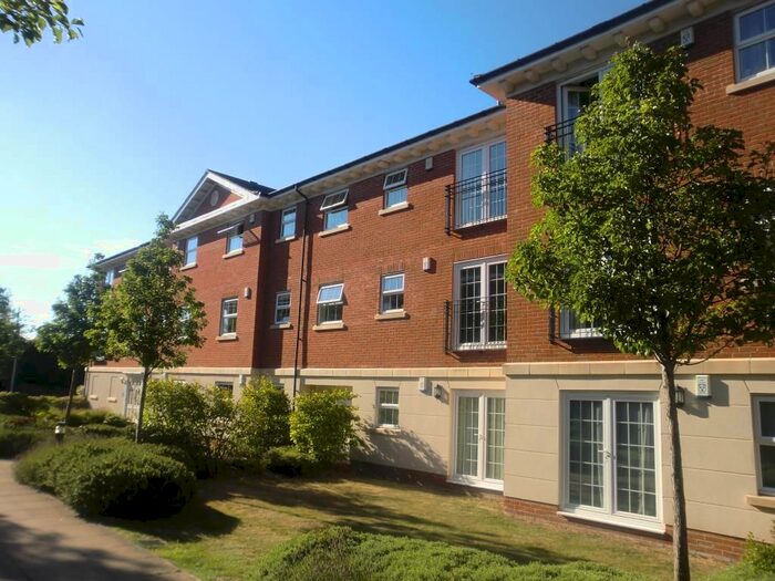 2 Bedroom Flat For Sale In Newbury, Berkshire, RG14