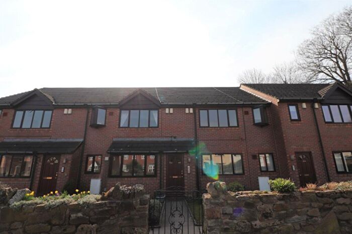 2 Bedroom Flat To Rent In Roker Lane, Pudsey, Uk, LS28