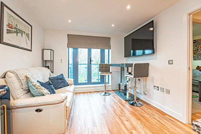 2 Bedroom Flat For Sale In Brook Street, Tring, HP23