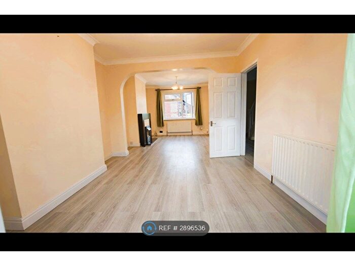 3 Bedroom Semi-detached House To Rent In Brighton Road, Aldershot, GU12