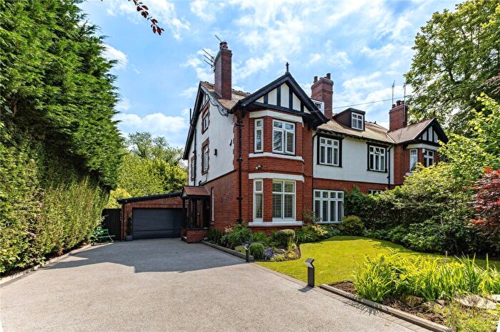 5 Bedroom Semi-Detached House For Sale In Hazelhurst Road, Manchester, Greater Manchester, M28