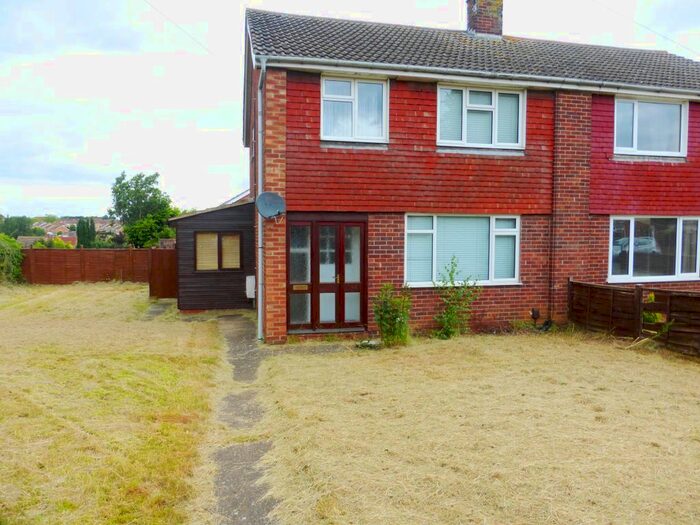 3 Bedroom Semi-Detached House To Rent In Dysart Road, Grantham, NG31