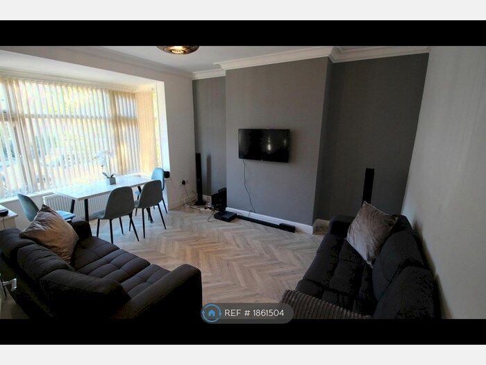 5 Bedroom Terraced House To Rent In Estcourt Avenue, Leeds, LS6