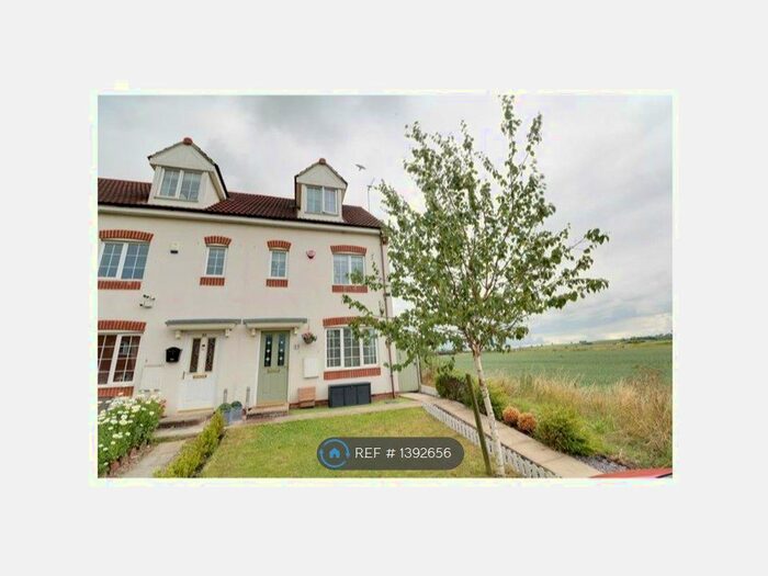 3 Bedroom Semi-Detached House To Rent In King Oswald Road, Epworth, Doncaster, DN9