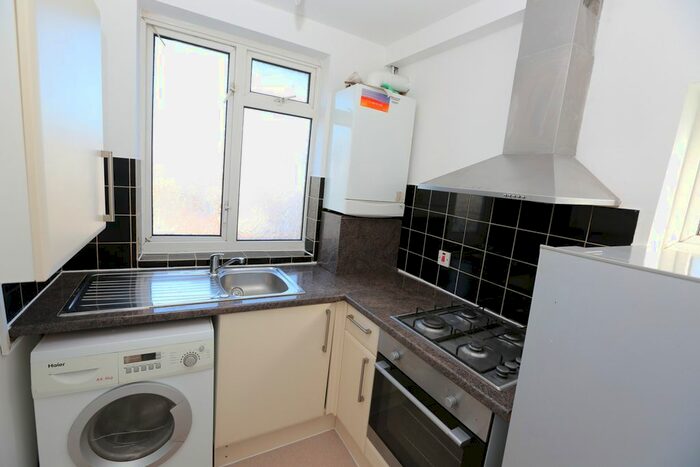 2 Bedroom Maisonette To Rent In Rothesay Avenue, Greenford, UB6
