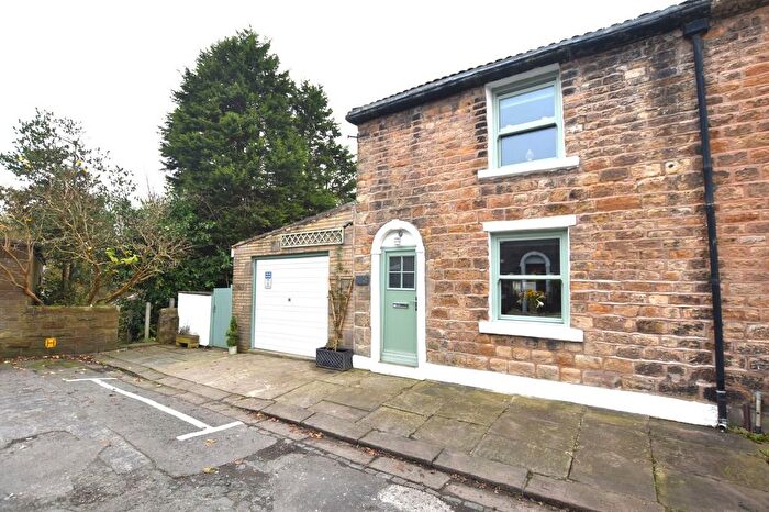 2 Bedroom Cottage To Rent In West View Place, Blackburn, BB2