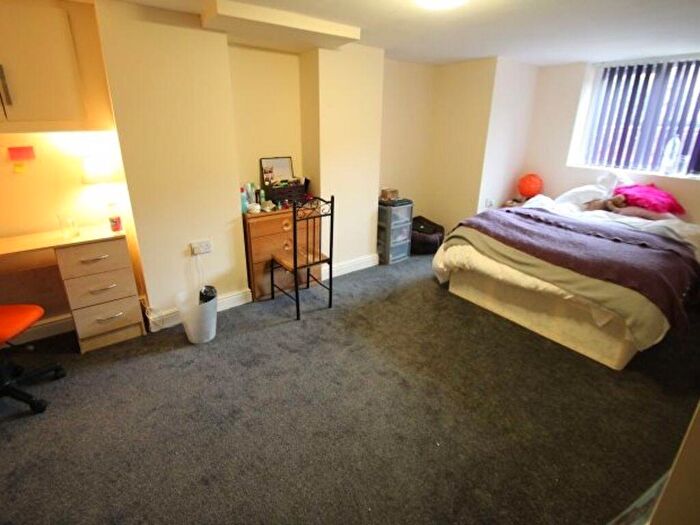 7 Bedroom House To Rent In Ash Grove, Leeds, LS6