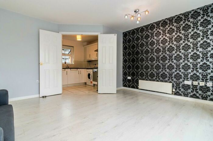 2 Bedroom Apartment To Rent In Montague Road, Manchester, M16