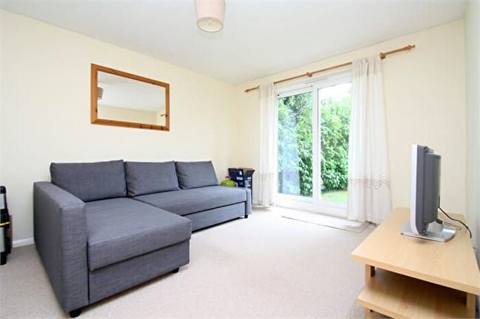 1 Bedroom Flat To Rent In Stanwell Road, Ashford, TW15