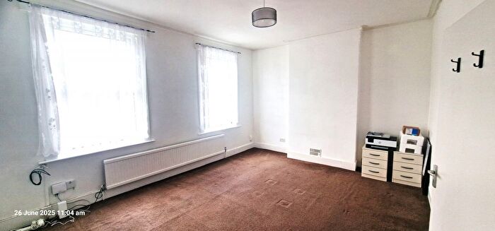 1 Bedroom Flat To Rent In Langham Road, London, N15