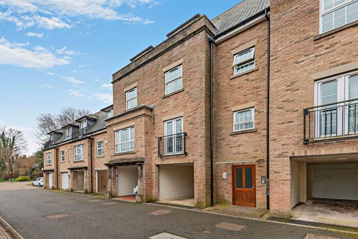 2 Bedroom Flat For Sale In The Chimes, Bearsted, Maidstone, ME14