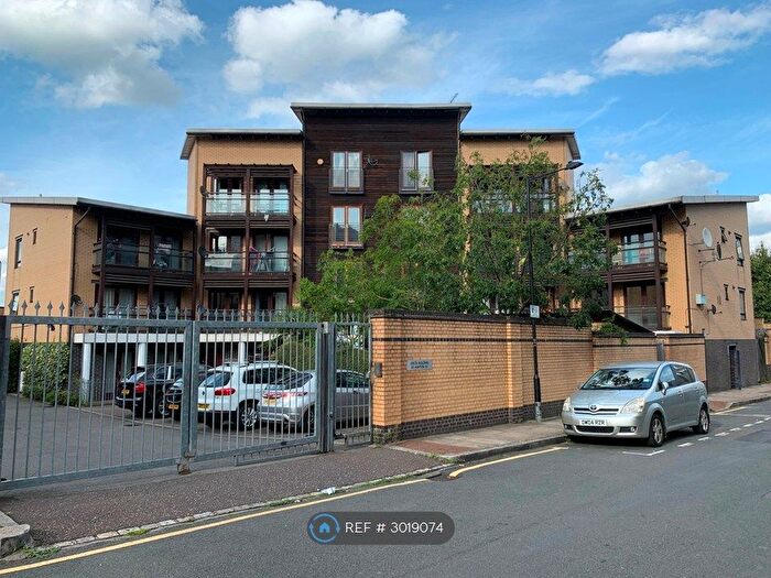 2 Bedroom Flat To Rent In Delta Building, London, E14