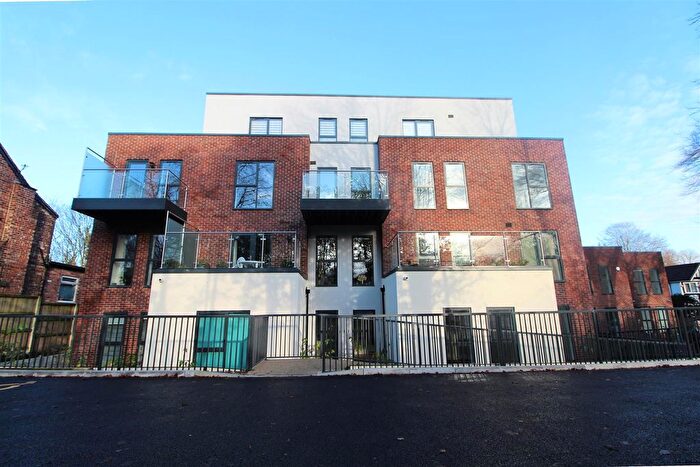 2 Bedroom Flat To Rent In Carmona Court, Cavendish Road, M7