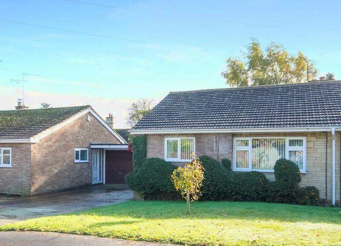 2 Bedroom Bungalow For Sale In Lawyers Close, Evenley, NN13